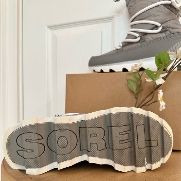 SOREL ~ Women’s Gray and White Winter/Snow Lace-Up Boots w/Fleece Lining size 8 - Picture 8 of 10